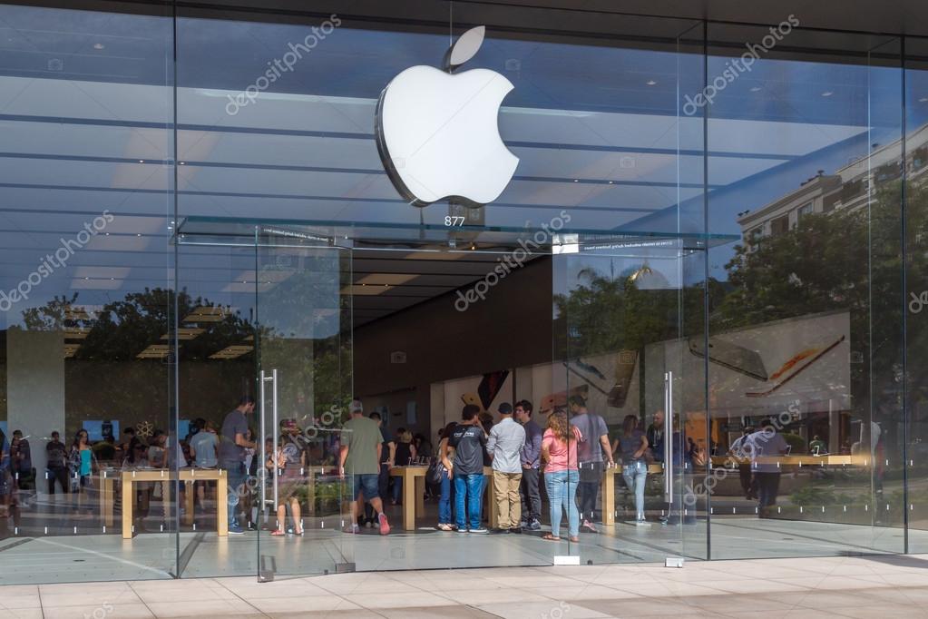 Apple Retail Store Entrance – Stock Editorial Photo © wolterke #87900466